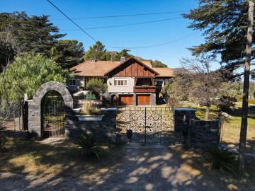 Venta Chalet Historico en La Falda - 6 Dorm y Gran Parque - Escritura