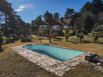 Venta Chalet Historico en La Falda - 6 Dorm y Gran Parque - Escritura