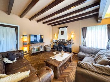 Venta Chalet Historico en La Falda - 6 Dorm y Gran Parque - Escritura