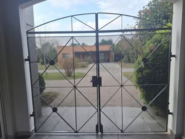 Casa de 5 ambientes a la venta sobre lote central