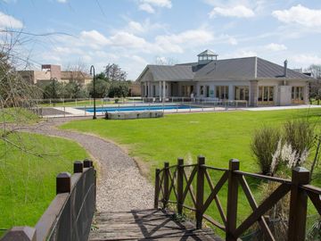 Casa de 5 ambientes a la venta sobre lote central