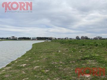 Lote con espectacular vista a la laguna central Barrio Los Puentes Nordelta