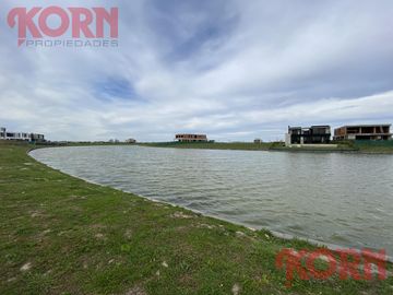 Lote con espectacular vista a la laguna central Barrio Los Puentes Nordelta