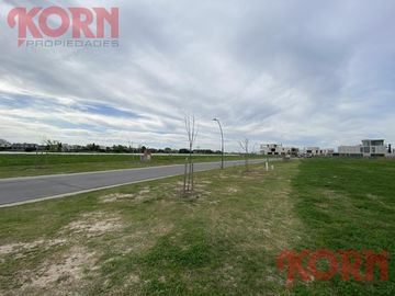 Lote con espectacular vista a la laguna central Barrio Los Puentes Nordelta