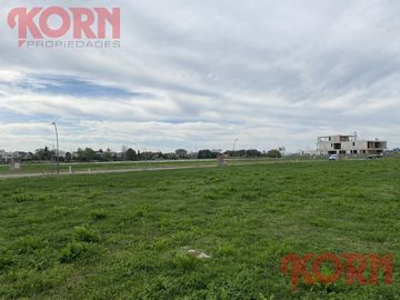 Lote con espectacular vista a la laguna central Barrio Los Puentes Nordelta