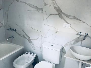 VENTA - DEPARTAMENTO MONOAMBIENTE - CON COCHERA A ESTRENAR.