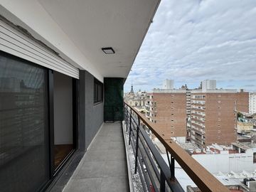 Departamento de dos dormitorios con doble balcón en venta