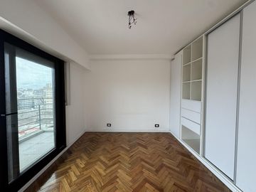 Departamento de dos dormitorios con doble balcón en venta