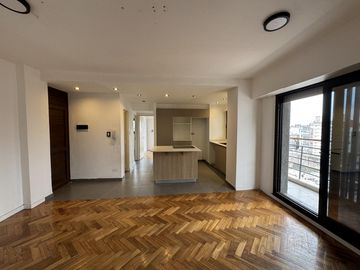 Departamento de dos dormitorios con doble balcón en venta