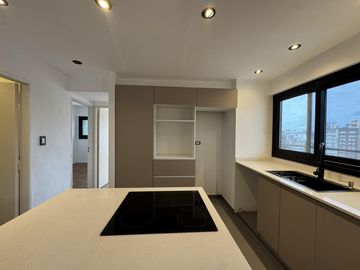 Departamento de dos dormitorios con doble balcón en venta