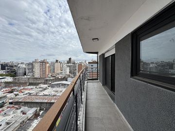 Departamento de dos dormitorios con doble balcón en venta