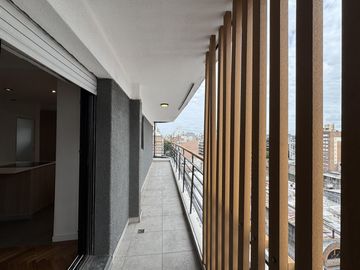 Departamento de dos dormitorios con doble balcón en venta
