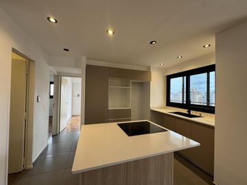 Departamento de dos dormitorios con doble balcón en venta