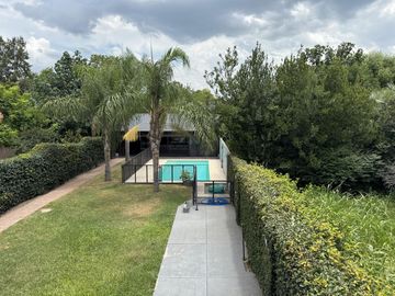 Casa en venta en Oliveros | 3 dormitorios | Pisicina | Quincho