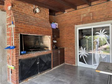 Casa en venta en Oliveros | 3 dormitorios | Pisicina | Quincho
