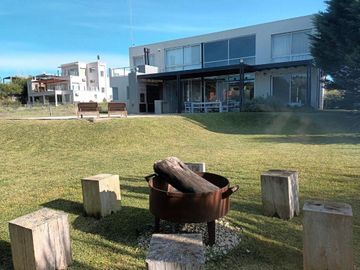 Casa en Venta Costa Esmeralda Barrio Marítimo, 4 Dormitorios 290m² Pileta USD 410.000