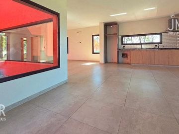 CASA A ESTRENAR CON PATIO INTERNO PROTAGONISTA   PILETA | SANTA SOFÍA PILAR DEL ESTE