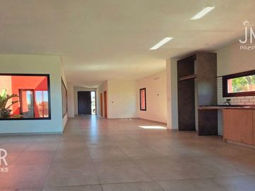 CASA A ESTRENAR CON PATIO INTERNO PROTAGONISTA   PILETA | SANTA SOFÍA PILAR DEL ESTE