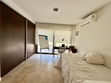 Casa renovada con piscina y lote central en El Barranco, Pilar – lista para mudarse