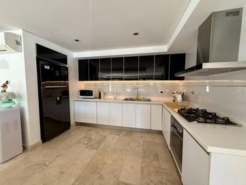 Casa renovada con piscina y lote central en El Barranco, Pilar – lista para mudarse