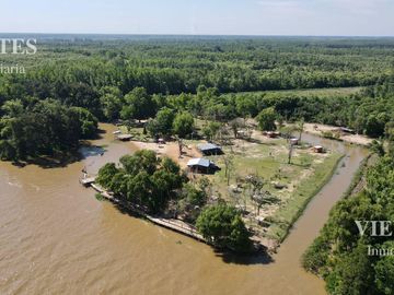 isla en Parana De Las Palmas Campana