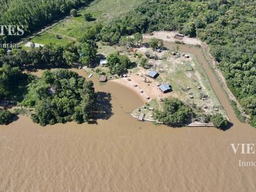 isla en Parana De Las Palmas Campana
