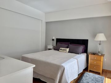 Departamento de 3 dormitorios, 2 cocheras y terraza exclusiva con parrilla