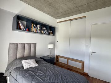 Departamento de 3 dormitorios, 2 cocheras y terraza exclusiva con parrilla
