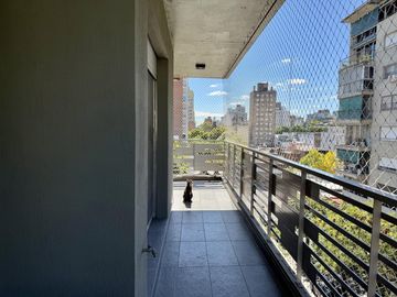 Departamento de 3 dormitorios, 2 cocheras y terraza exclusiva con parrilla