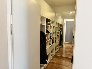 Departamento de 3 dormitorios, 2 cocheras y terraza exclusiva con parrilla