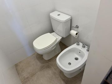 Departamento de 3 dormitorios, 2 cocheras y terraza exclusiva con parrilla