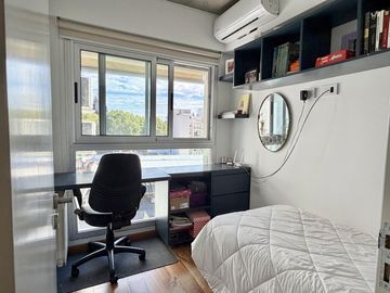 Departamento de 3 dormitorios, 2 cocheras y terraza exclusiva con parrilla