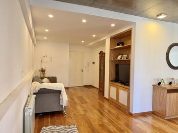 Departamento de 3 dormitorios, 2 cocheras y terraza exclusiva con parrilla