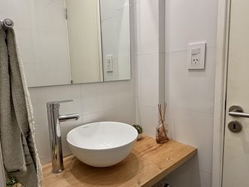 Departamento de 3 dormitorios, 2 cocheras y terraza exclusiva con parrilla