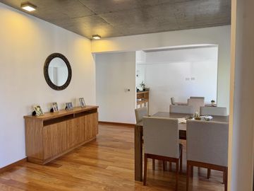 Departamento de 3 dormitorios, 2 cocheras y terraza exclusiva con parrilla