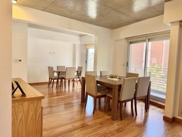 Departamento de 3 dormitorios, 2 cocheras y terraza exclusiva con parrilla