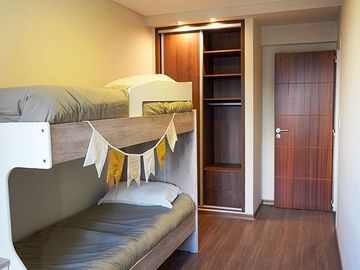 Departamento de 2 dormitorios con radiadores en zona rio de excelente calidad constructiva