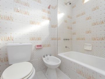 Venta departamento 2 dormitorios   dependencia de servicio Centro