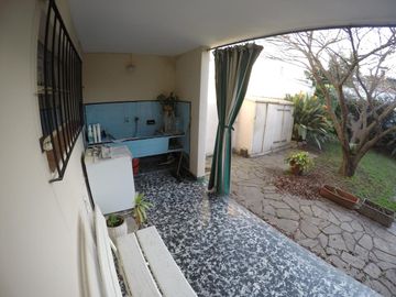 Casa - Zona Centro - Pasaje Falcon 59 - En Venta - 3 dorm. 2 baños