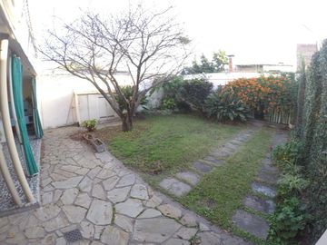 Casa - Zona Centro - Pasaje Falcon 59 - En Venta - 3 dorm. 2 baños