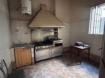 PISO ENTERO A REFACCIONAR - 13 HABITACIONES - AV RIVADAVIA Y VARELA - TERRAZA COMUN C/ BAULERA