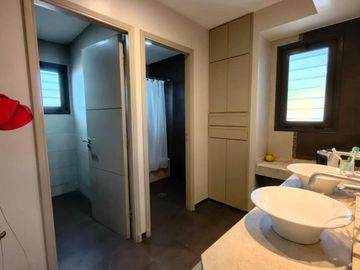 Casa en Venta Callejón Semi Privado Calle Gutiérrez Inmediaciones Club de Campo V, pileta, cochera