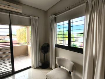Casa en Venta Callejón Semi Privado Calle Gutiérrez Inmediaciones Club de Campo V, pileta, cochera