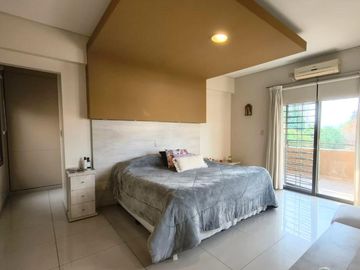 Casa en Venta Callejón Semi Privado Calle Gutiérrez Inmediaciones Club de Campo V, pileta, cochera