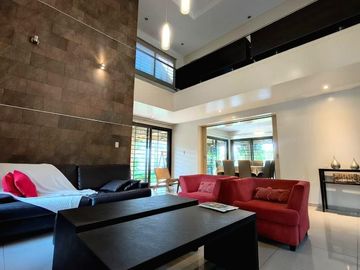 Casa en Venta Callejón Semi Privado Calle Gutiérrez Inmediaciones Club de Campo V, pileta, cochera