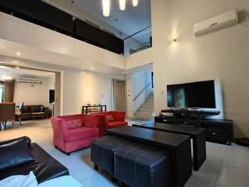 Casa en Venta Callejón Semi Privado Calle Gutiérrez Inmediaciones Club de Campo V, pileta, cochera