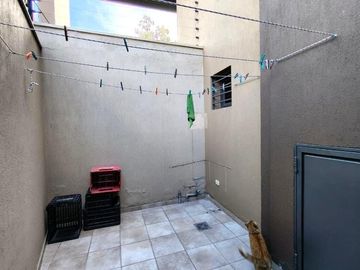 Casa en Venta Callejón Semi Privado Calle Gutiérrez Inmediaciones Club de Campo V, pileta, cochera