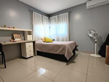 Casa en Venta Callejón Semi Privado Calle Gutiérrez Inmediaciones Club de Campo V, pileta, cochera