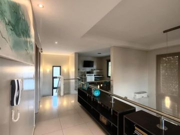 Casa en Venta Callejón Semi Privado Calle Gutiérrez Inmediaciones Club de Campo V, pileta, cochera
