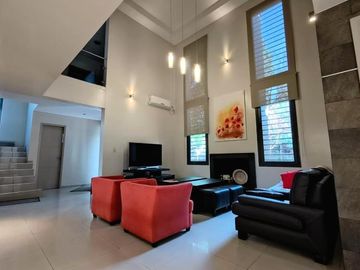Casa en Venta Callejón Semi Privado Calle Gutiérrez Inmediaciones Club de Campo V, pileta, cochera